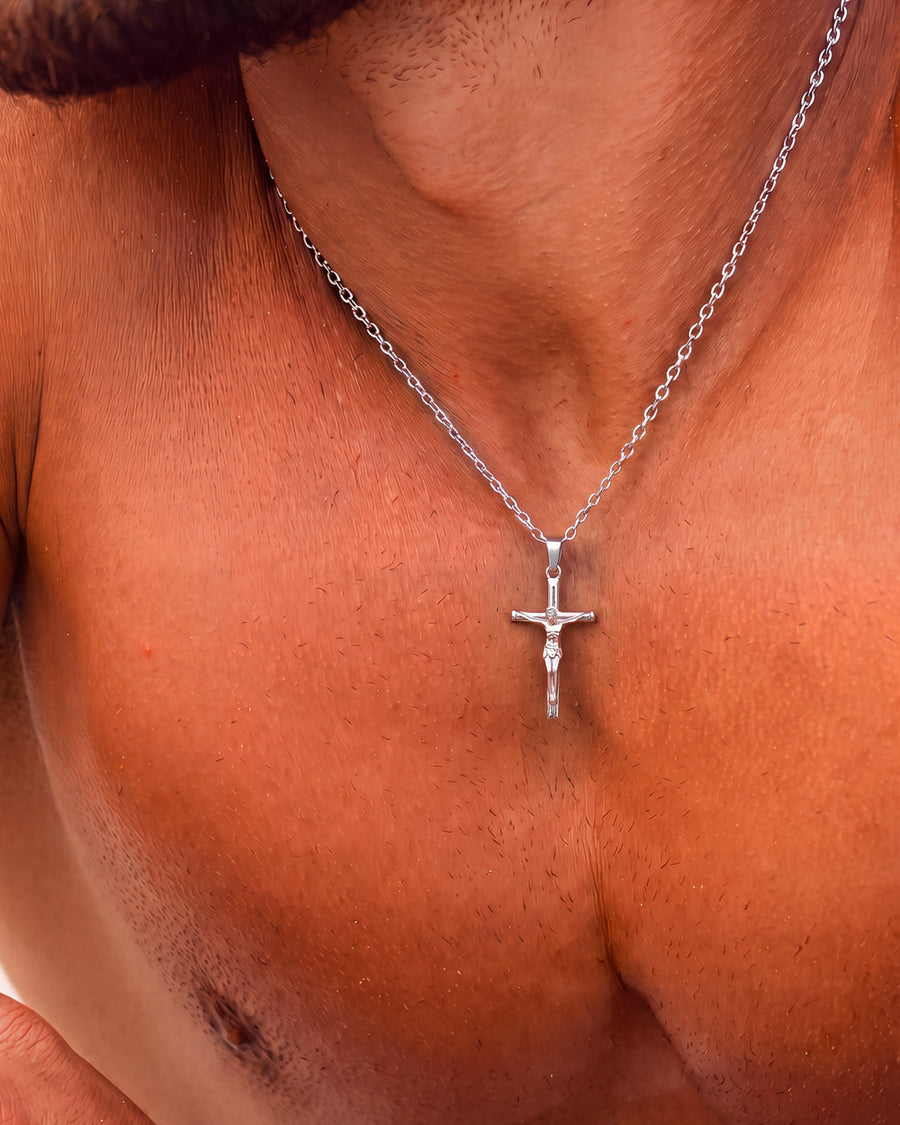 CRUCIFIX SILVER NECKLACE