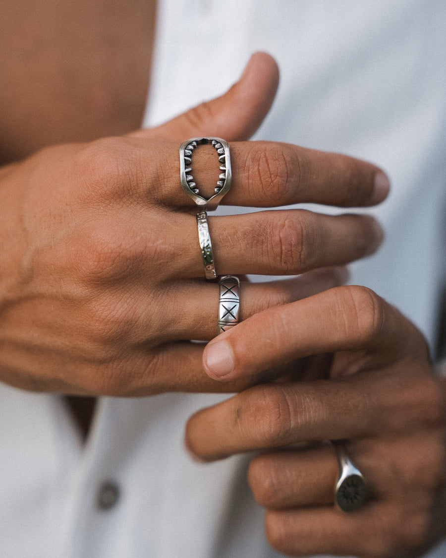 HAMMERED SILVER RING - 4MM